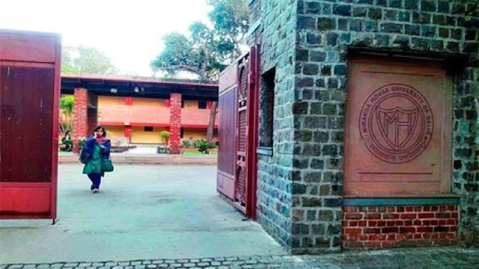 मिरांडा हाउस चुना गया बेस्ट कॉलेज, इंजीनियरिंग में IIT मद्रास टॉप