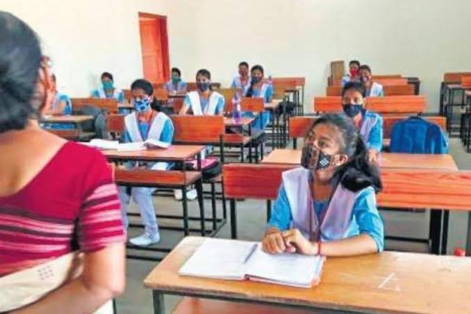 सरकारी स्कूलों मे विज्ञान को हिन्दी मे भी पढ़ा सकेंगे